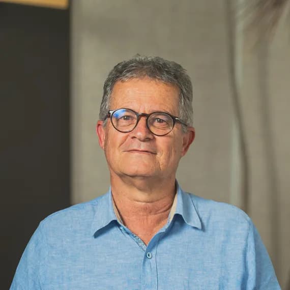 Ramiro Barros, Fundador